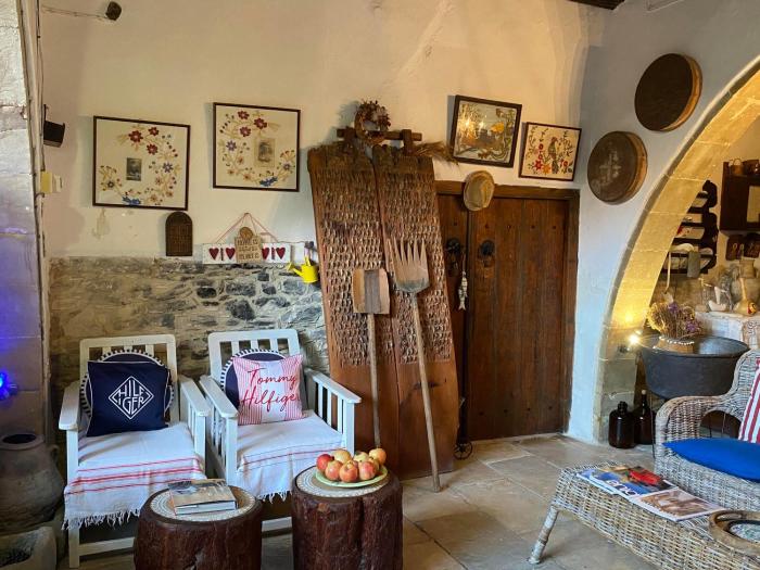 Stratos ArtDeco House