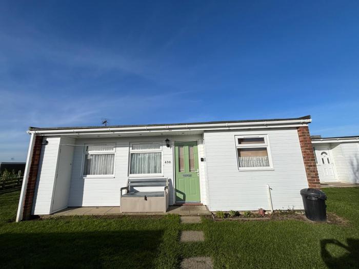 Green Farm, Three Bedroom chalet, pet friendly, FREE WiFi, FREE entry to clubhouse, FREE pool passes plus bed linen and towels included