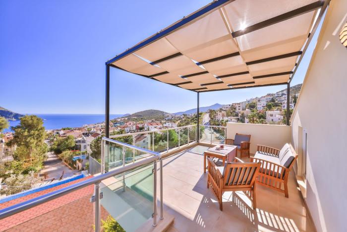 VILLA MYSTIC Private Pool-Garden & Sea Views in Central Location