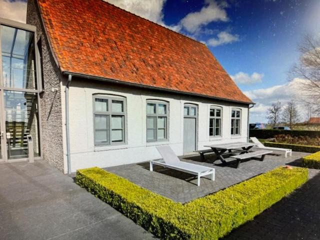 SCHRAVENHOEk met indoorzwembad en sauna