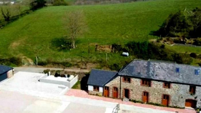 De-Vollard, Cornish Cottage, Lovely Village