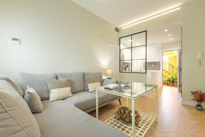 Charming 2 bedrooms apartment with FREE Parking at Plaza Alameda by OCityzen