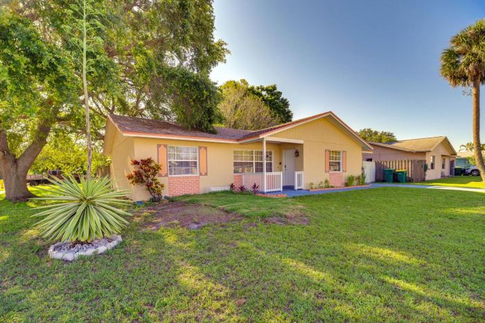 7 Mi to Satellite Beach Melbourne Home with Yard