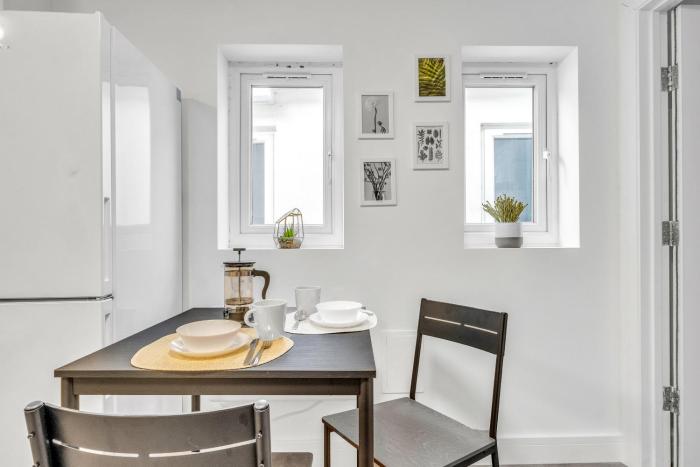 1 bed Bungalow Near Tube, Complimentary Snacks Ideal for Long Stays, Driveway Parking, Central London 25min