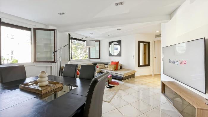 Luxurious 3-Bedroom Apartment in Heart of Cannes