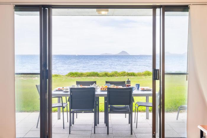 The Pelicans 2 ground floor unit on the waterfront