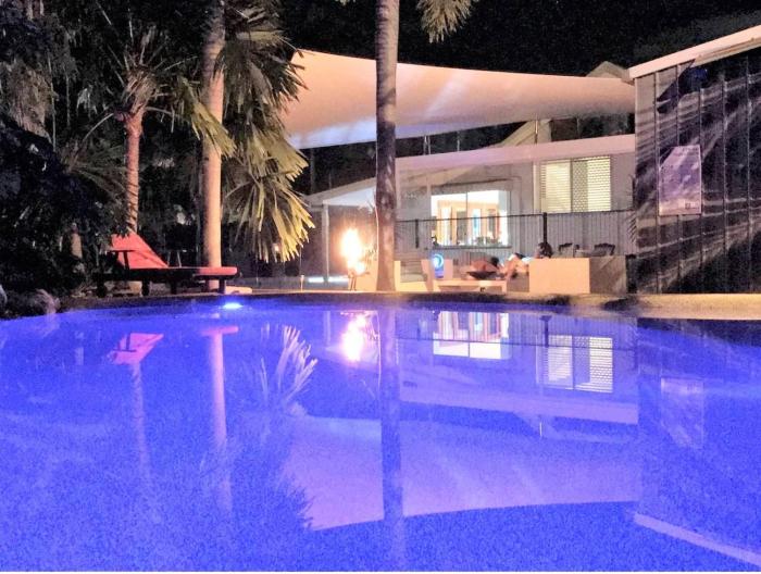 Lovely Home with Pool, Wifi & Short Walk to Beach