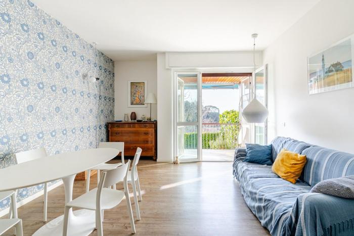 Sea view apartment with private garden