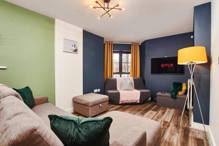 Lovely 3BR House - Free Parking - Long Stays Welcome!