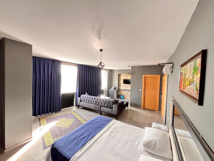 216 Hill Suites