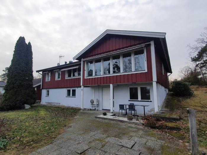 5 sovrum 10 sängar 13 sovplatser