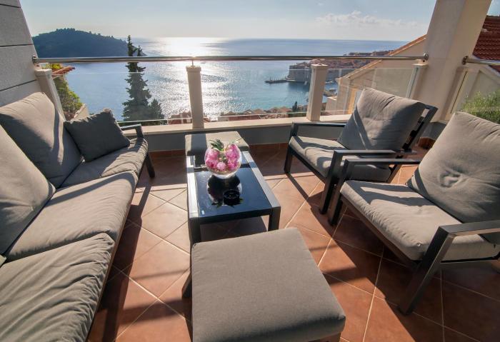 87 Stairs Apartments