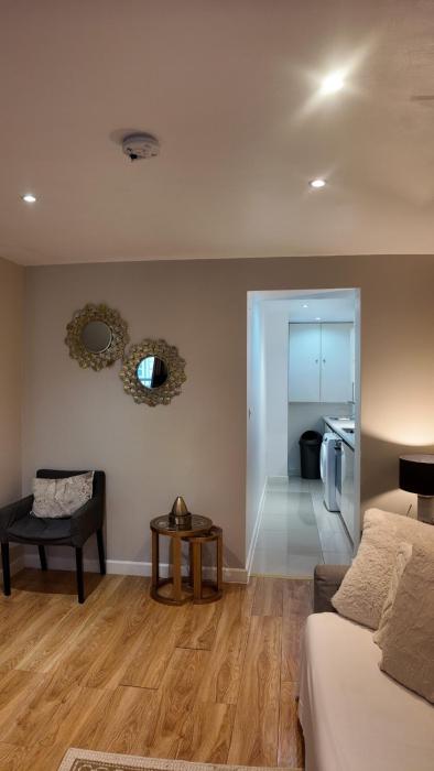 3 BHK Apt Haymarket Leicester Square Soho HY04