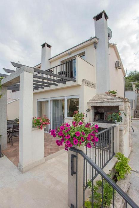 Scenic Two Bedroom Villa with Private Pool