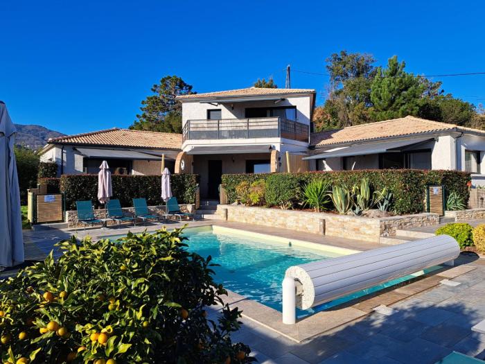 côte et mer - appartement haut standing dans villa avec piscine et vue mer