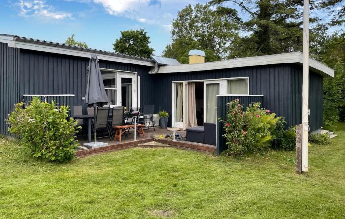 Stunning Home In Frørup With Wifi