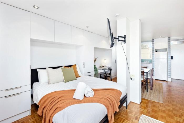 Lovely studio apartment with Freo Port views