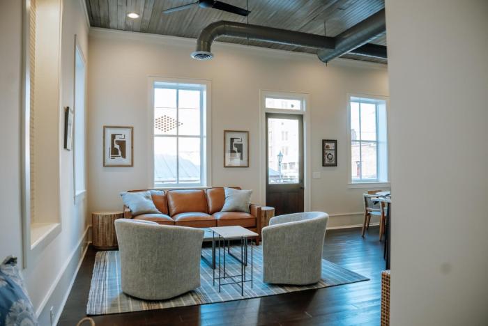 Quiet Downtown Loft - Walk to Dining and Coffee