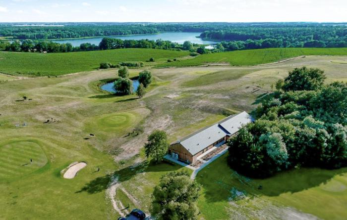 1 Bedroom Amazing Apartment In Binowo