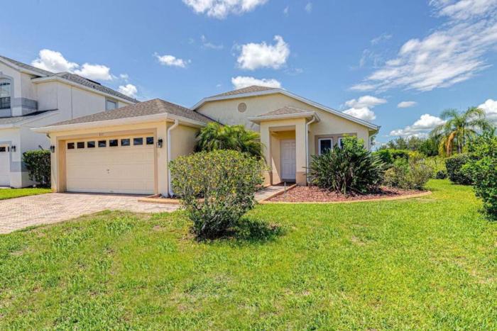 Beautiful New Villa Gleneagles Dr Modernized 2024