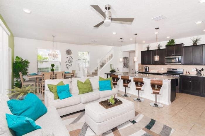 Fantastic townhome in resort style complex