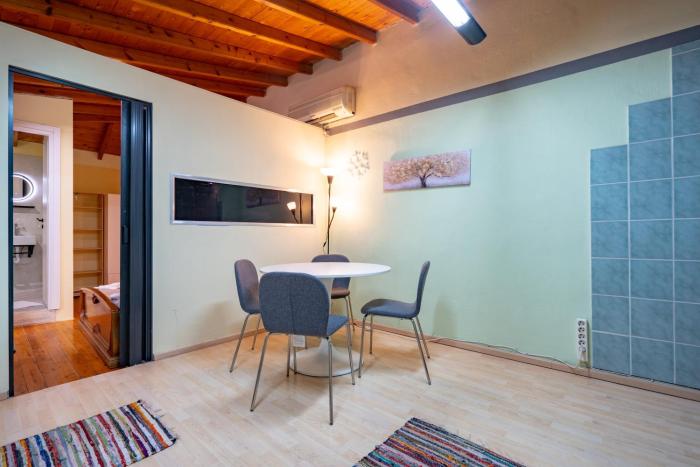 Monastiraki metro st 1 bedroom apt for 2 by MPS