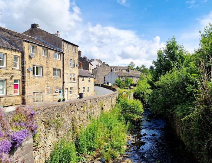 THE OLD WASH KITCHEN - Charming Character Cottage in Holmfirth, Yorkshire