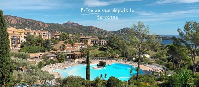 Appartement 45 personnes vue mer piscine et montagne Cap Estérel Pierre et Vacance nature et sport