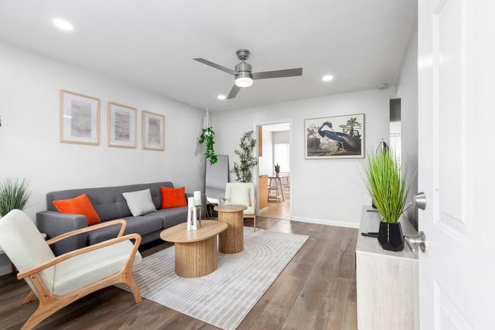 Golden Hill Hideaway Stylish, Central, and Cozy