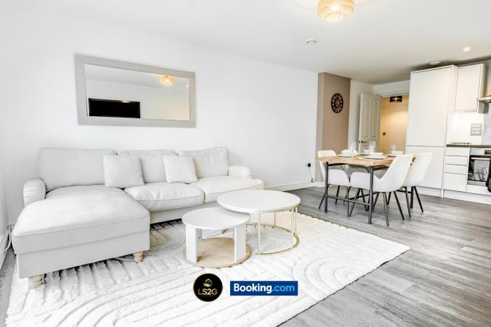 2 Bedroom Flat By LS2G Short Lets & Serviced Accommodation Greater London With Free Parking