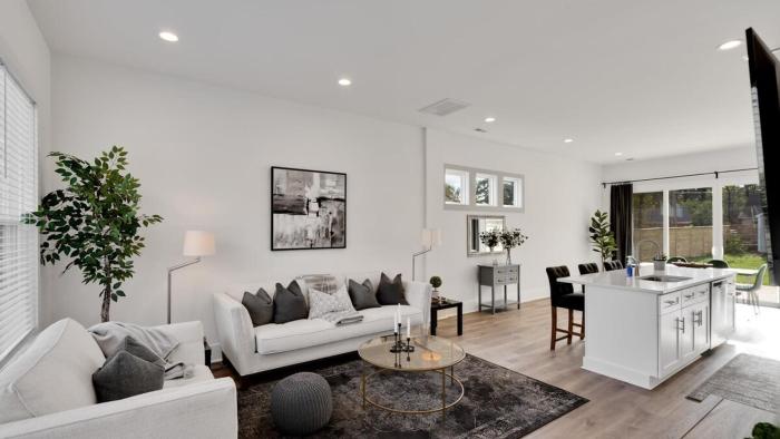 Stylish Two Story Close to South End and Uptown