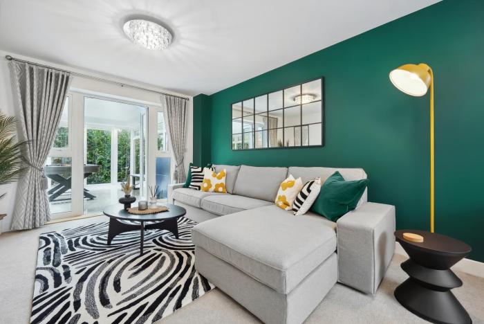 Beautiful 4-Bed Detached House - Pool table - Superfast Wi-Fi - Driveway for two vehicles