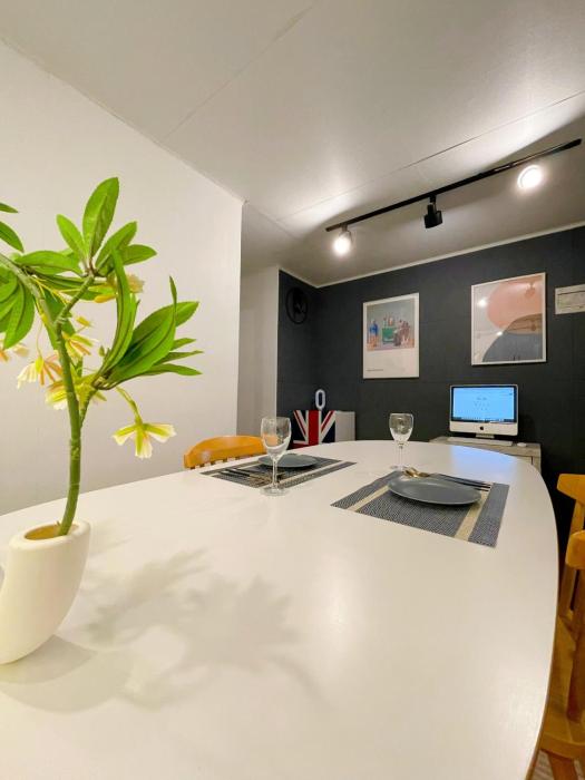 GnB house l 2min Hongdae st l 2R1B l cozy & sweet