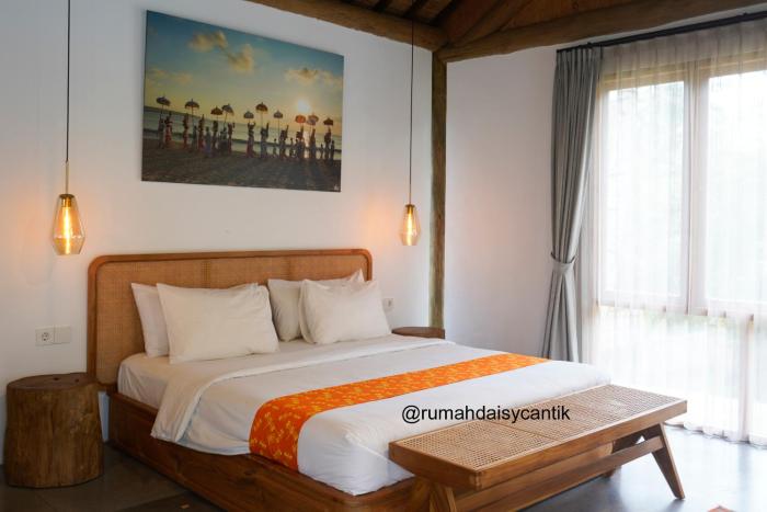 Poolside Villa With Monkey View in Kaba-Kaba