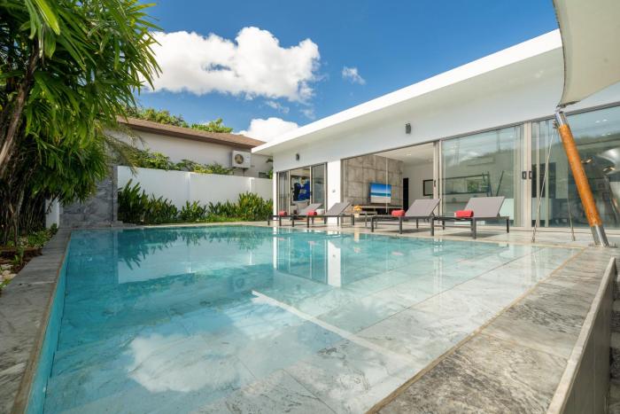 Spacious 4BR Private Pool Villa Luna