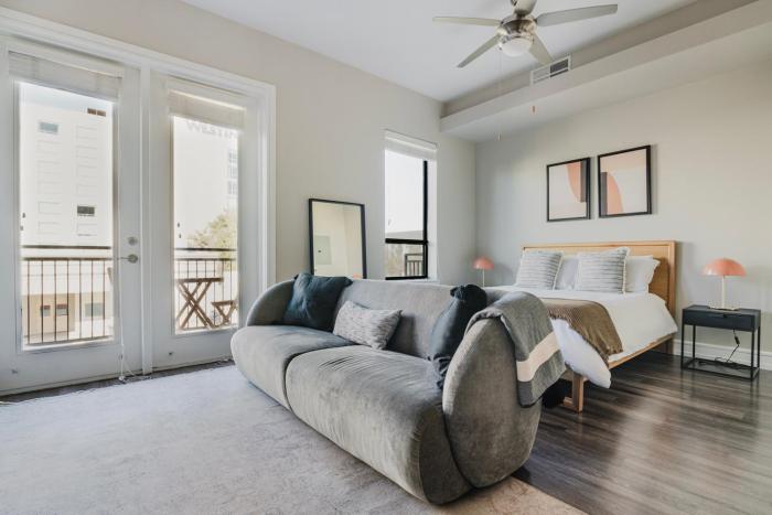 Blueground Domain pool AC nr Q2 Stadium ATX-297