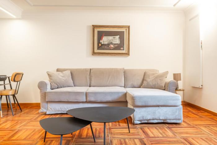 Trastevere San Calisto 3 BDR Apartment