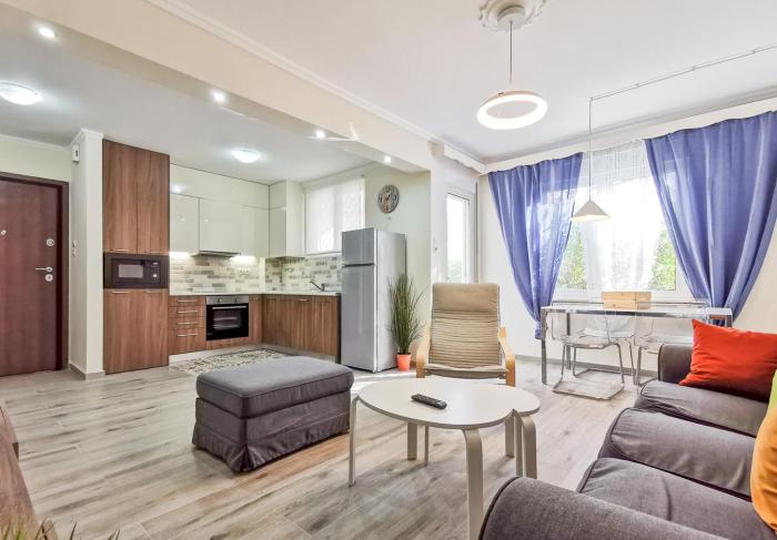 Charming 2BD apt next to metro station