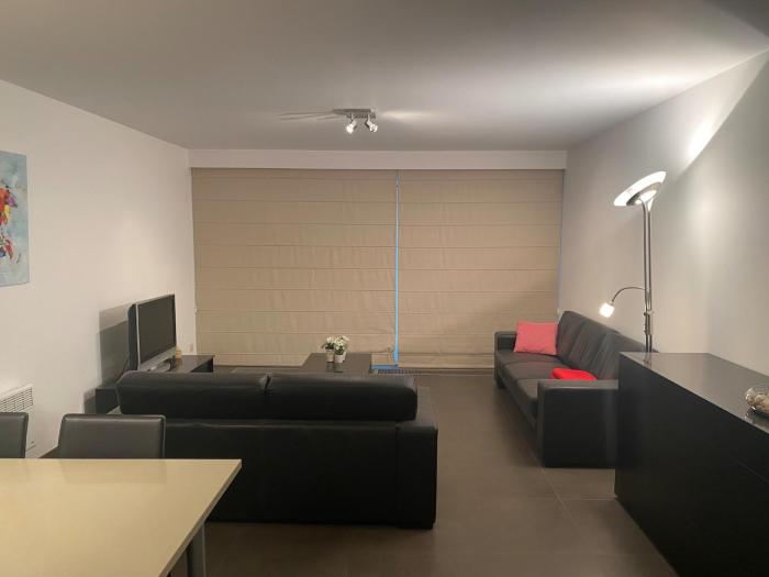 Apartment on Seawall with Stunning Views