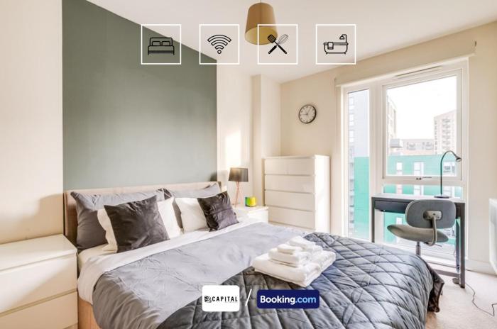 Last-Minute Secure l Sleeps Up to 8 l 2 Bedroom Apt By Capital Retreats Short Lets & Serviced Accommodation London With Balcony, Free WiFi