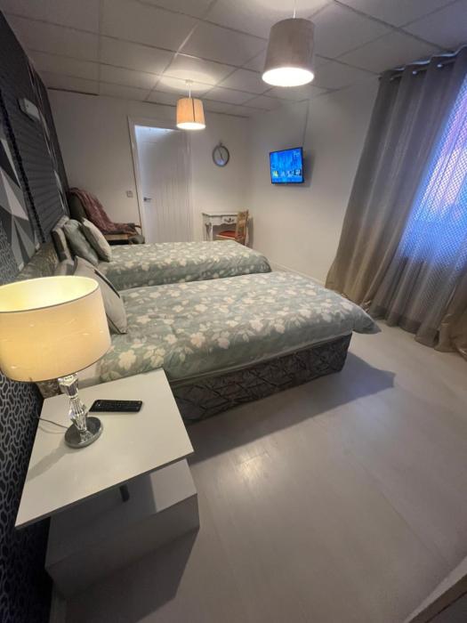 Executive Room 3 Near Southmead Hospital on suite bathroom