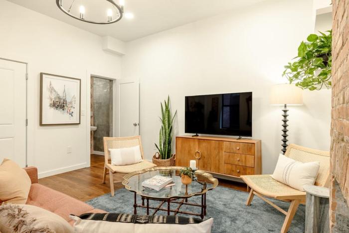 Walk to- Washington Park - Gorgeous 2BR Condo