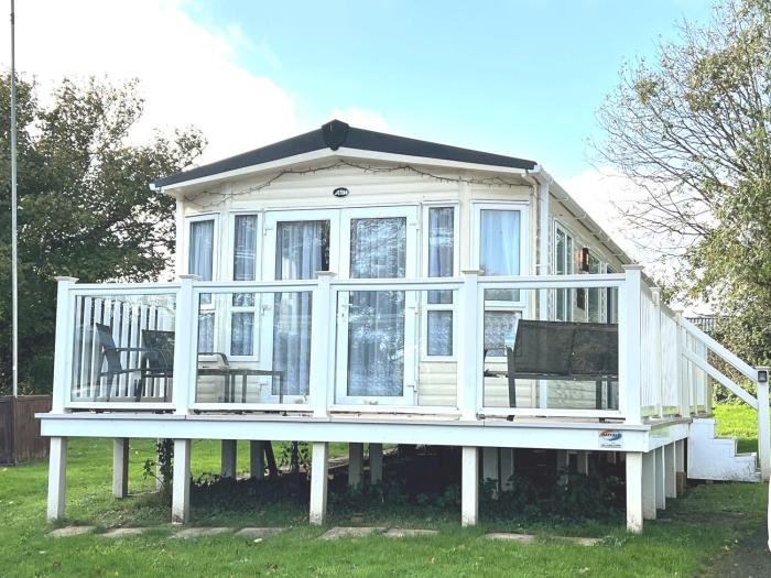 2 Bedroom Caravan NV13, Lower Hyde, Shanklin, Isle of Wight