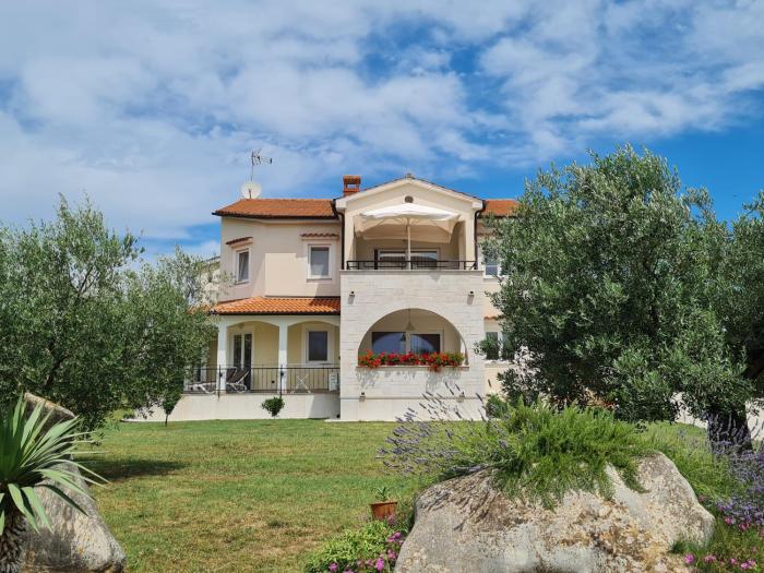 Danica & Mario Residence