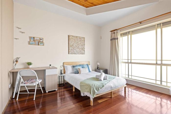 Classic Double Room - Prime Location in Bexley - Shared Bathroom