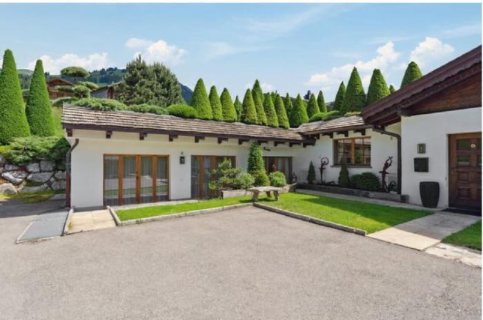 7-bedroom Chalet Private Pool and Stunning Views