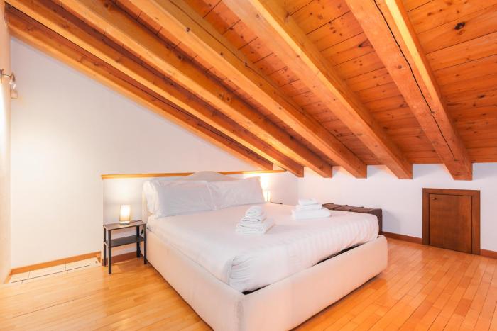 Keys of Italy - Salutati stylish bedroom apartment