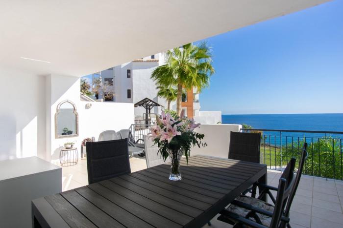 Beautiful apartment with stunning sea views and a large terrace!