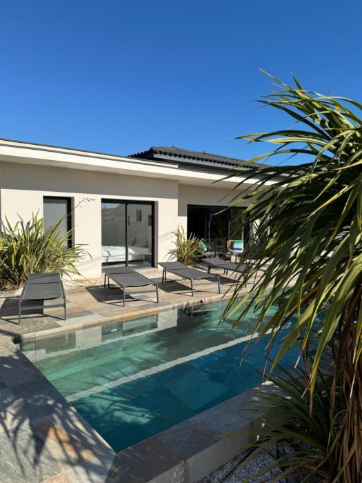 Villa spacieuse piscine 350 m de la plage