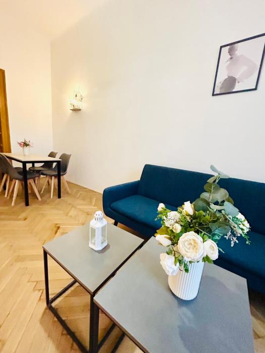 Retro style in centrum Prague Andel